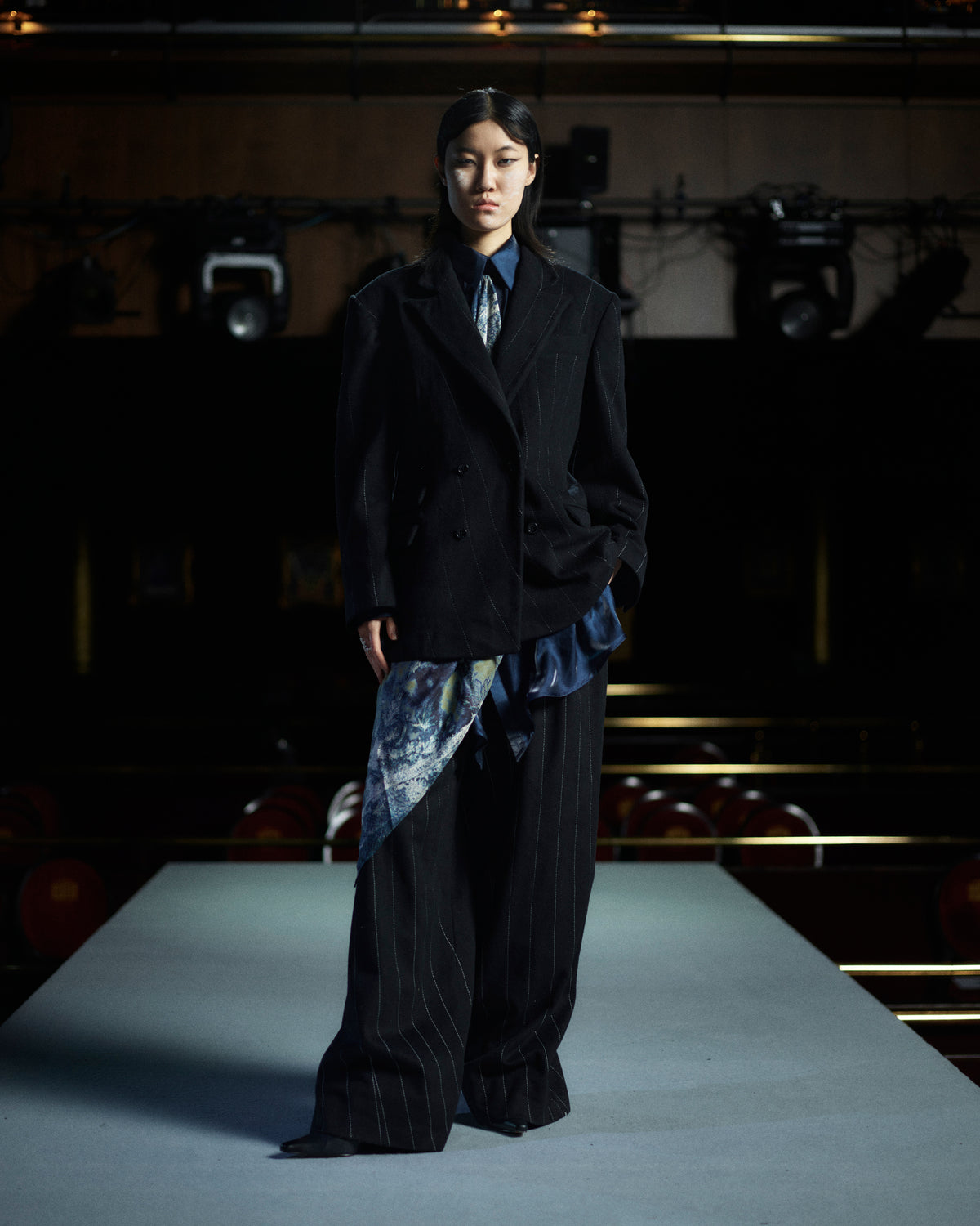 LOOK 01