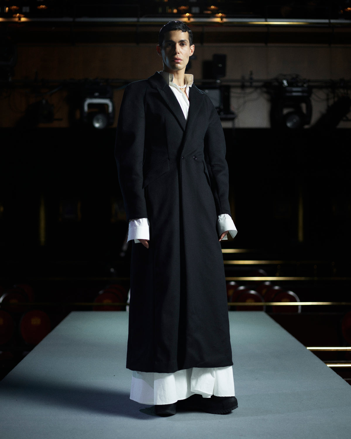 LOOK 02