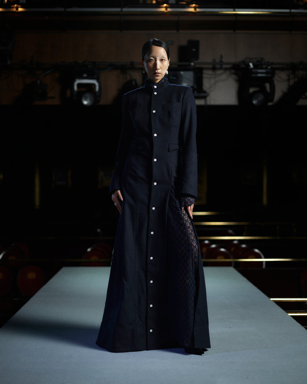 LOOK 03