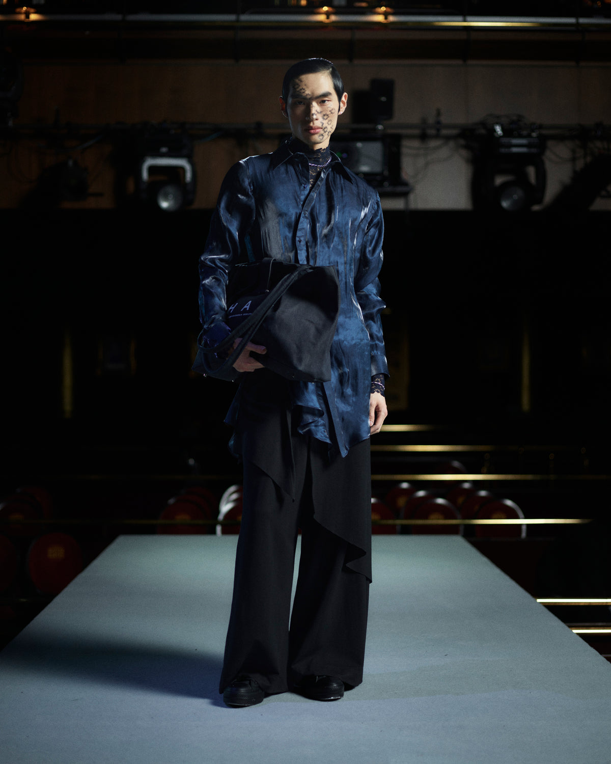 LOOK 04