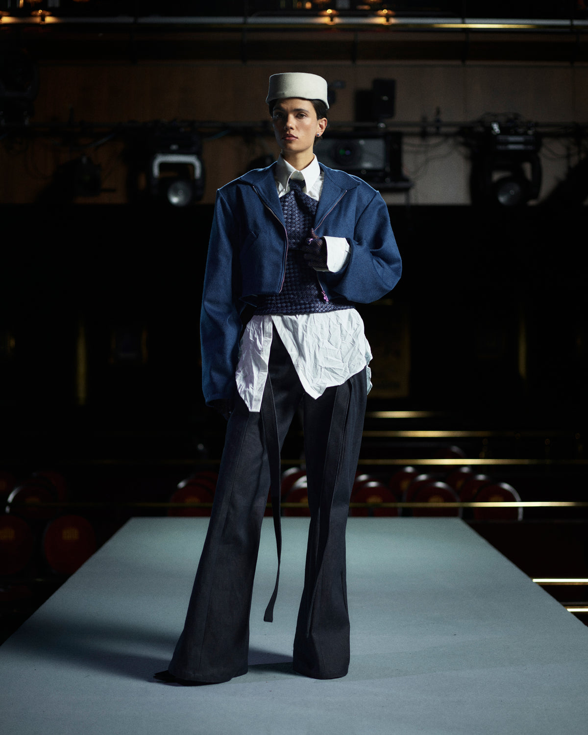 LOOK 08
