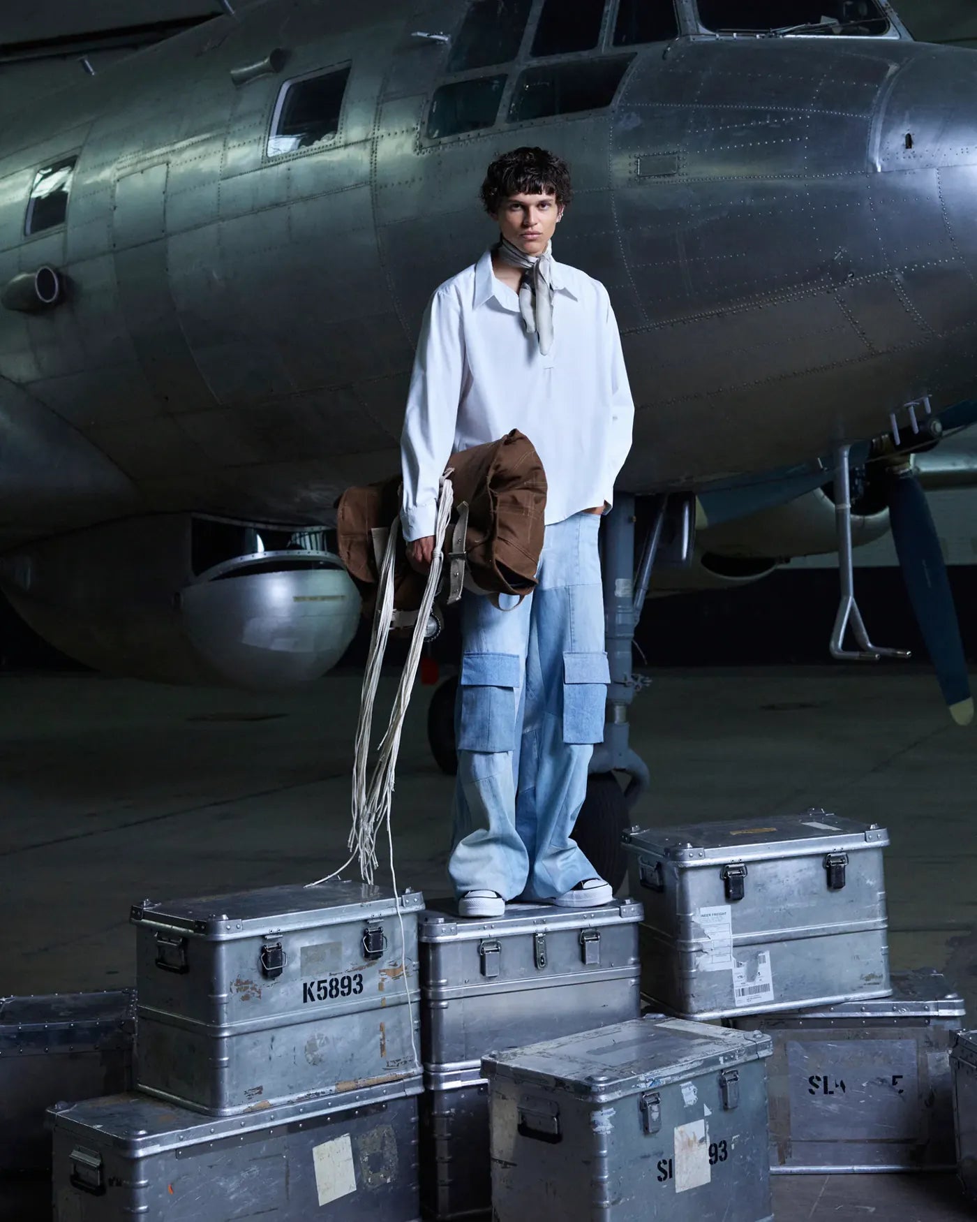 LOOK 02