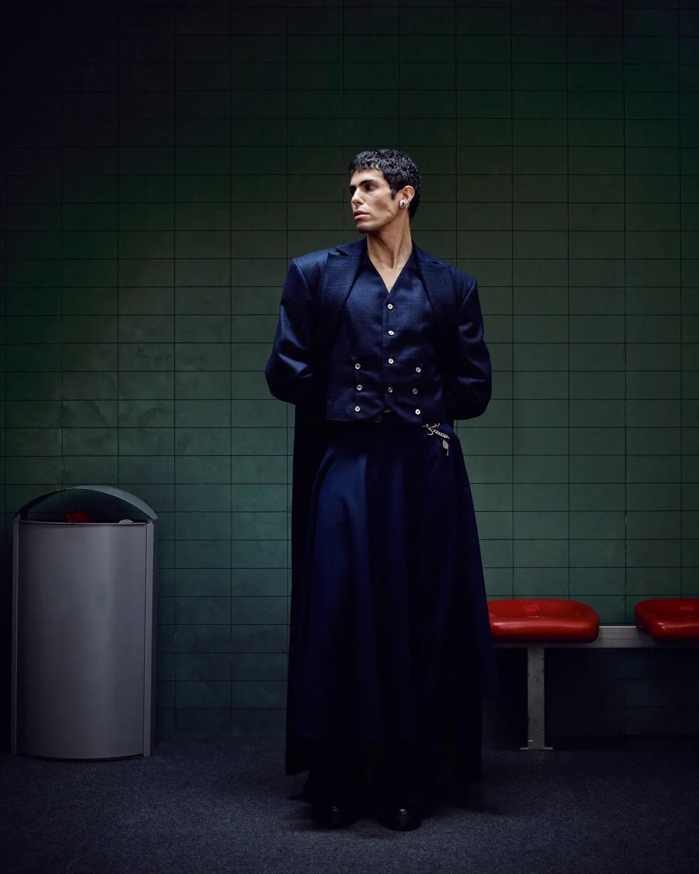 LOOK 01
